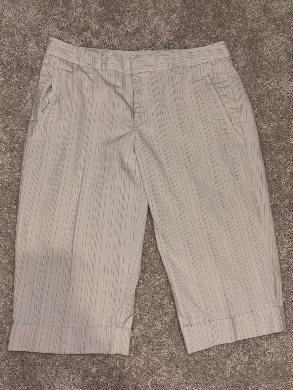 Dockers Mid Rise Curvy Pinstripe Capri Pants Long Shorts Khaki 6